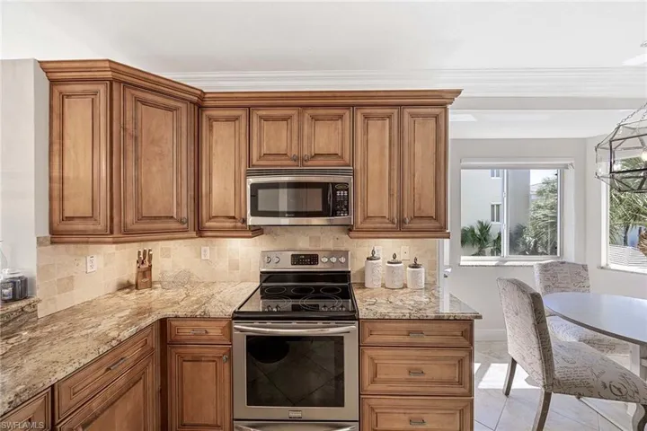 7671  Pebble Creek  CIR, Naples, FL 34108