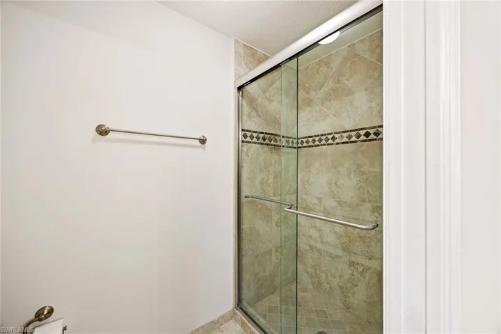 7671  Pebble Creek  CIR, Naples, FL 34108