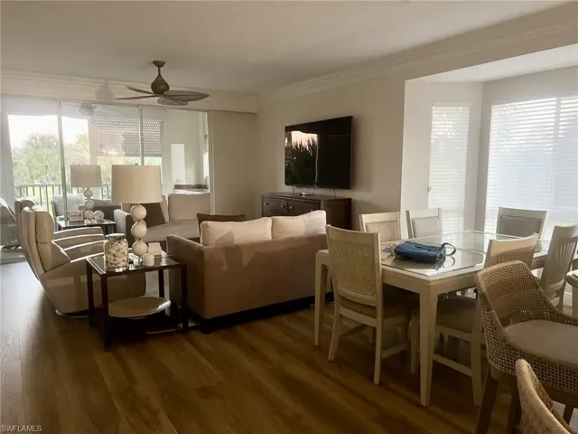 7671  Pebble Creek  CIR, Naples, FL 34108