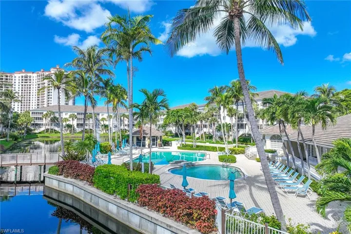 7671  Pebble Creek  CIR, Naples, FL 34108