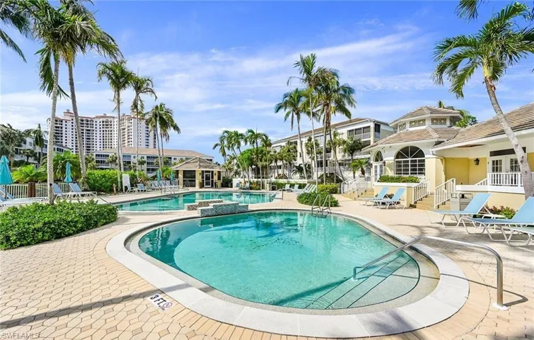7671  Pebble Creek  CIR, Naples, FL 34108