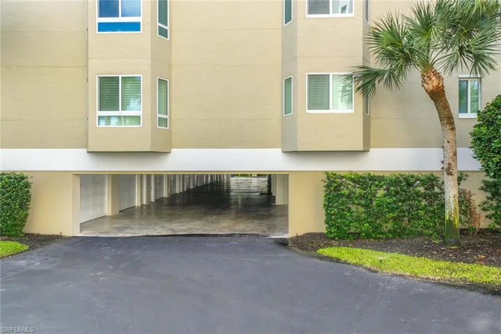 7671  Pebble Creek  CIR, Naples, FL 34108