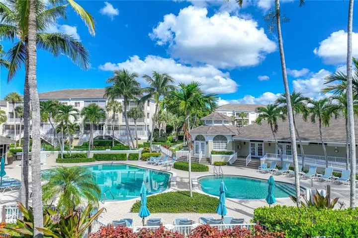 7671  Pebble Creek  CIR, Naples, FL 34108