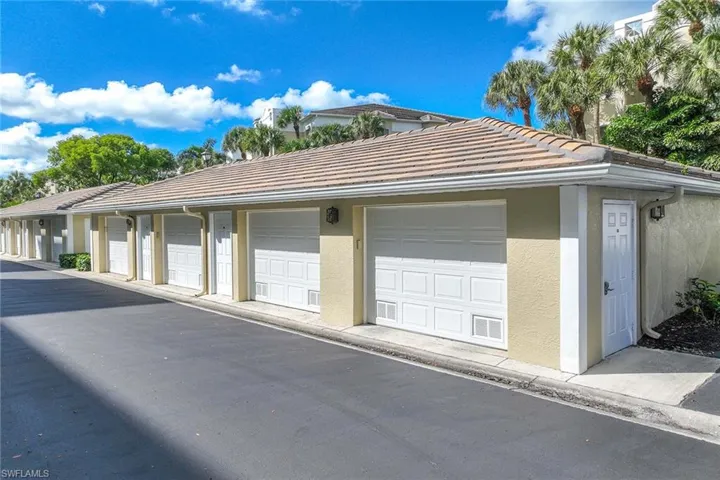 7671  Pebble Creek  CIR, Naples, FL 34108