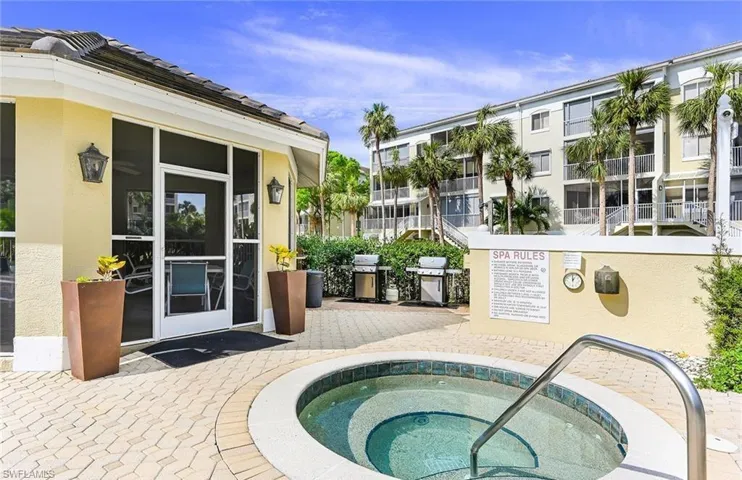7671  Pebble Creek  CIR, Naples, FL 34108