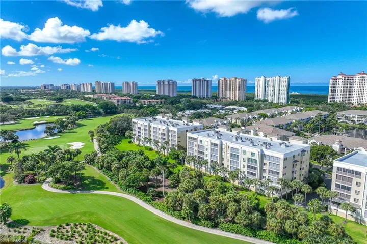 7671  Pebble Creek  CIR, Naples, FL 34108