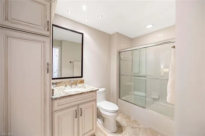 7671  Pebble Creek  CIR, Naples, FL 34108