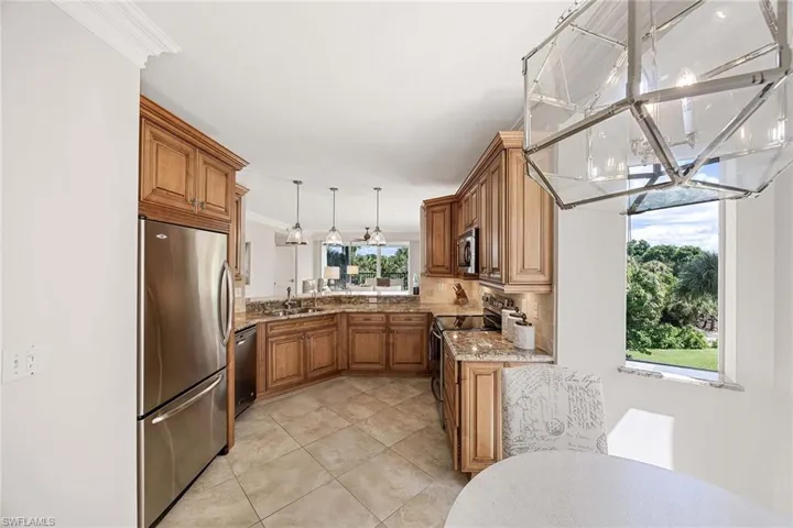 7671  Pebble Creek  CIR, Naples, FL 34108