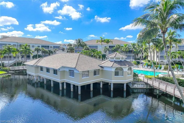 7671  Pebble Creek  CIR, Naples, FL 34108