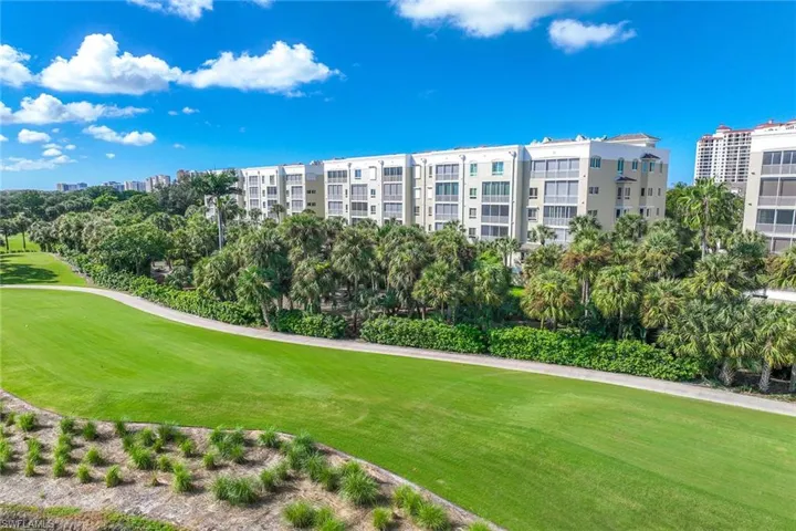 7671  Pebble Creek  CIR, Naples, FL 34108