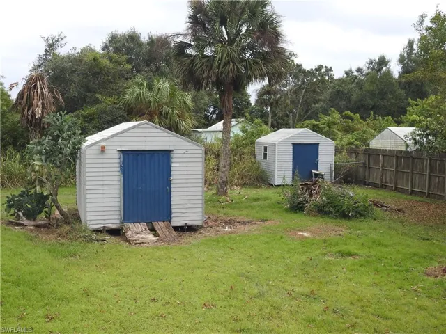 View of yard featuring a storage shed