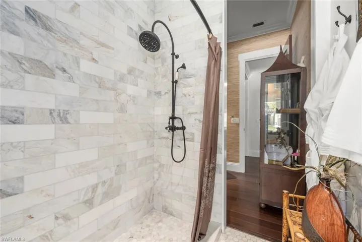 Guest - Pool Bath Shower