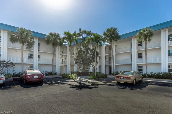 1700 Pine Valley Dr 207, Fort Myers, Florida 33907