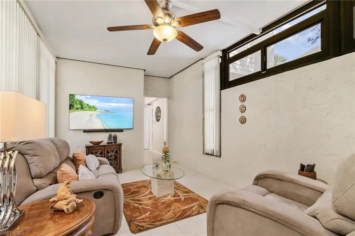 Flex room off kitchen