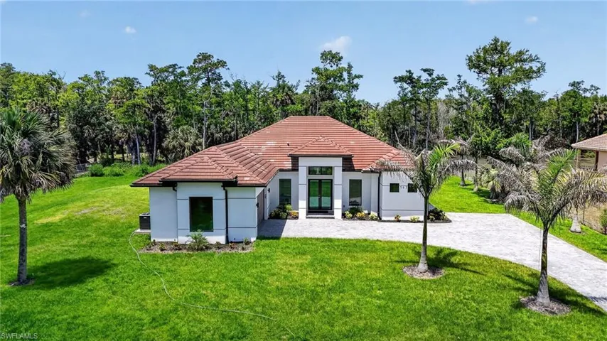 563 15th St Nw, Naples, Florida 34120