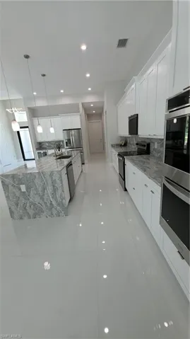 563 15th St Nw, Naples, Florida 34120