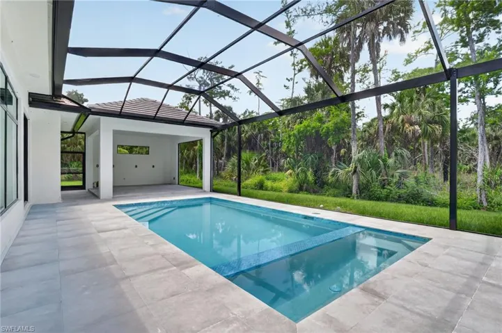 563 15th St Nw, Naples, Florida 34120