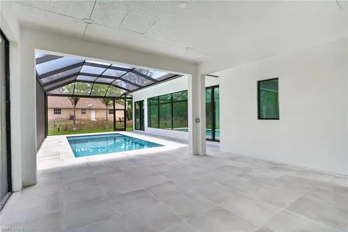 563 15th St Nw, Naples, Florida 34120
