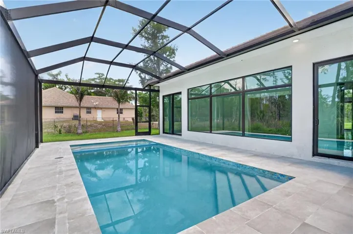 563 15th St Nw, Naples, Florida 34120