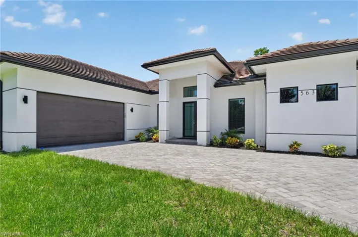 563 15th St Nw, Naples, Florida 34120