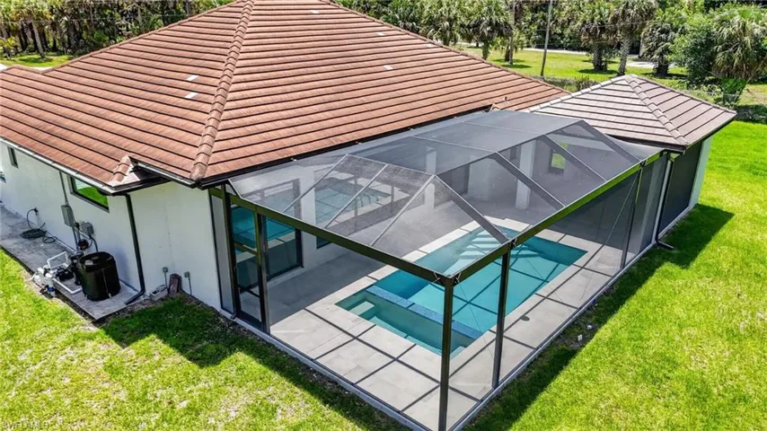 563 15th St Nw, Naples, Florida 34120