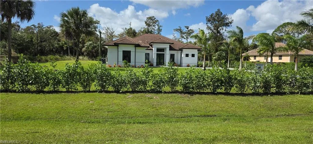 563 15th St Nw, Naples, Florida 34120