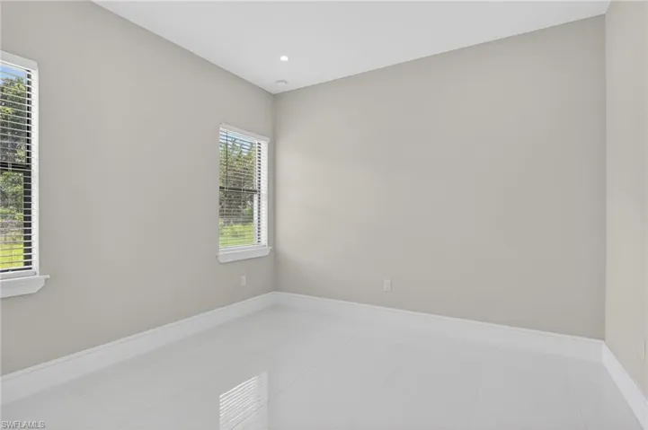 563 15th St Nw, Naples, Florida 34120