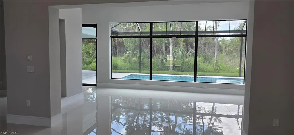 563 15th St Nw, Naples, Florida 34120