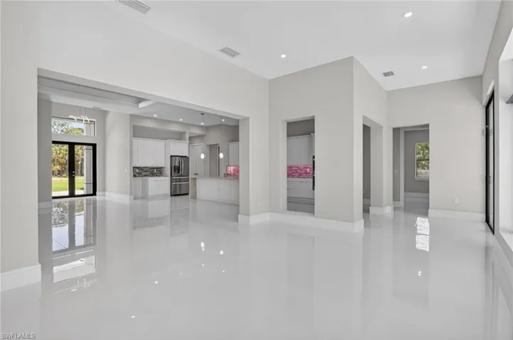 563 15th St Nw, Naples, Florida 34120