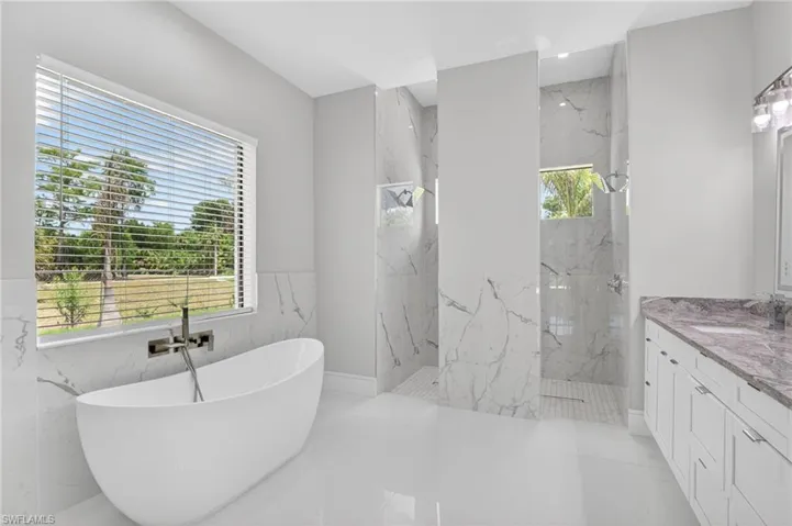 563 15th St Nw, Naples, Florida 34120