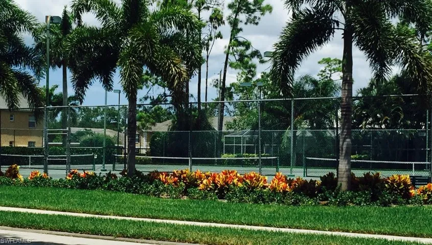 2389 Piccadilly Circus, Naples, Florida 34112