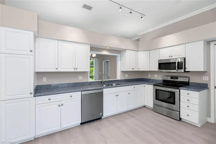 2389 Piccadilly Circus, Naples, Florida 34112