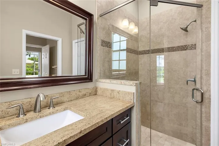 2389 Piccadilly Circus, Naples, Florida 34112