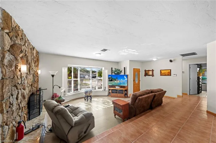 813 105th Ave N, Naples, Florida 34108