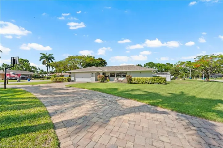View of front facade with a garage and a front yard