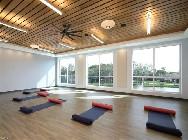 506 Courtside Dr E201, Naples, Florida 34105