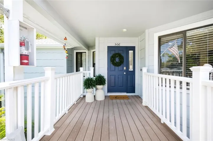506 Courtside Dr E201, Naples, Florida 34105