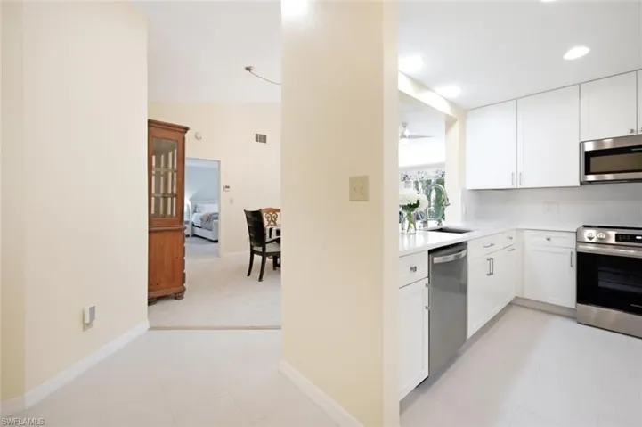 506 Courtside Dr E201, Naples, Florida 34105
