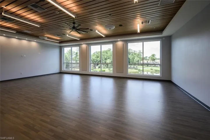 506 Courtside Dr E201, Naples, Florida 34105