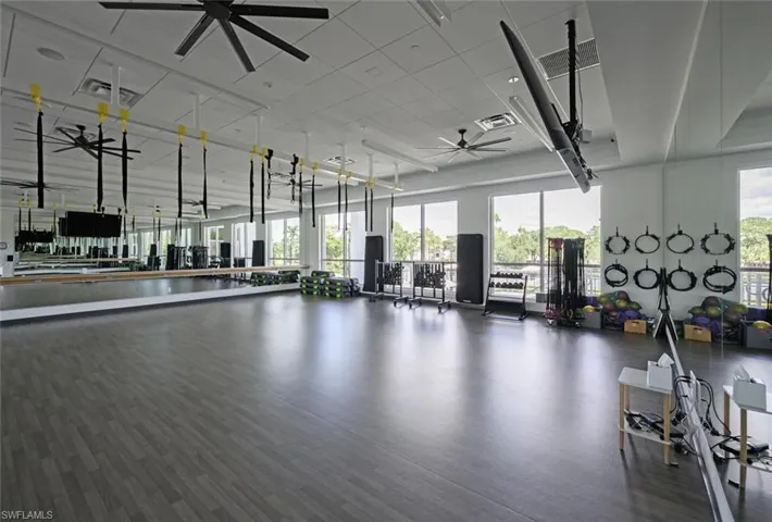 506 Courtside Dr E201, Naples, Florida 34105