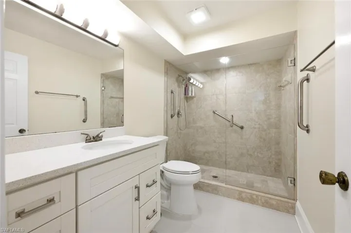 506 Courtside Dr E201, Naples, Florida 34105