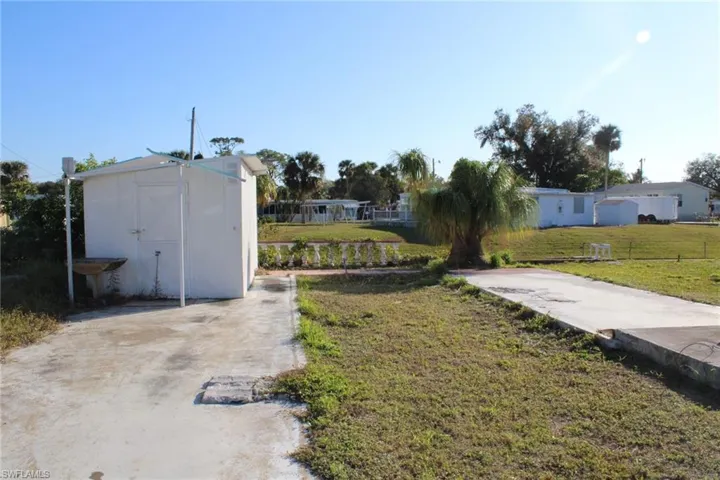 View of yard with a storage shed