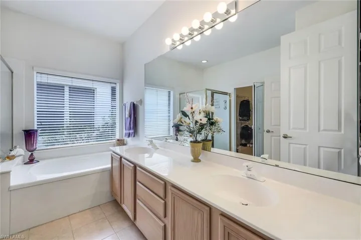 8793  Ventura  WAY, Naples, FL 34109