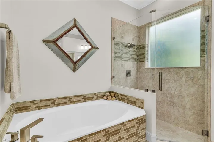 9072  Cherry Oaks  TRL, Naples, FL 34114