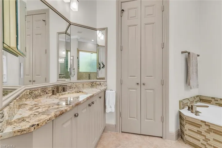 9072  Cherry Oaks  TRL, Naples, FL 34114