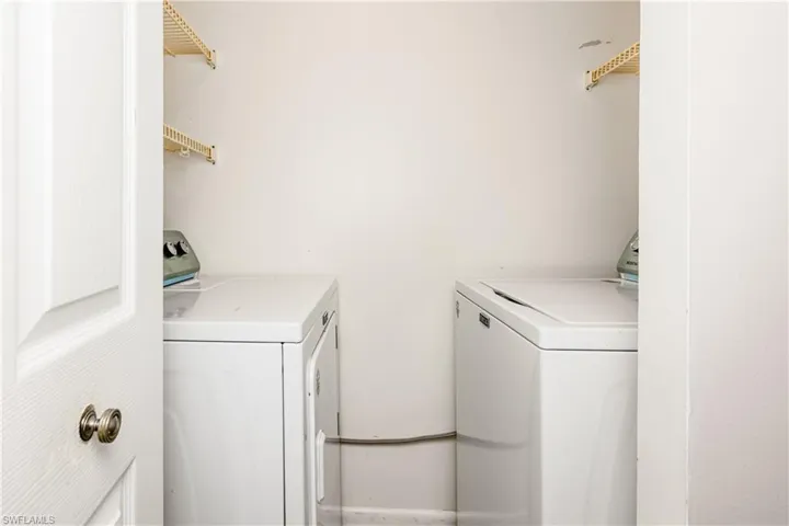 Washroom with independent washer and dryer