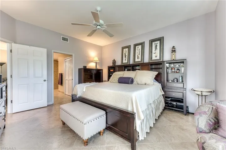 Accommodates a king size bed