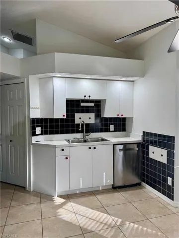 High ceilings, nice appliances and tile flooring.