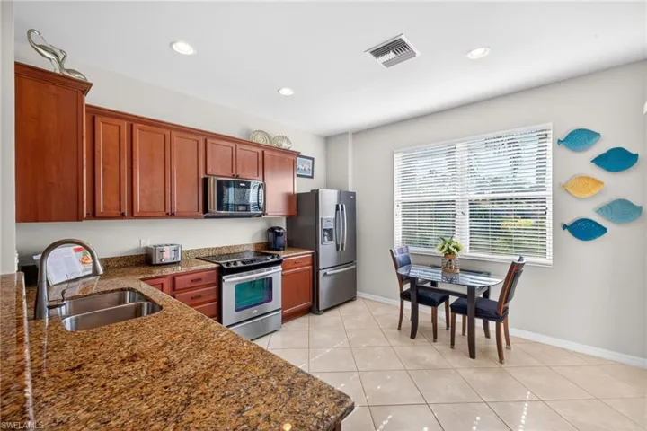 Wood Cabinets & Granite Countertops