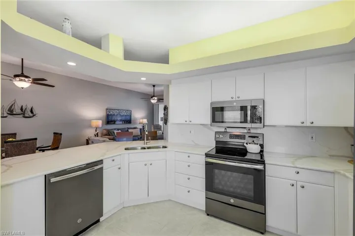 Brand new quartz kitchen countertops and backsplash with marble look (2025)! Spacious and open kitchen with counter seating, and stainless steel appliances.